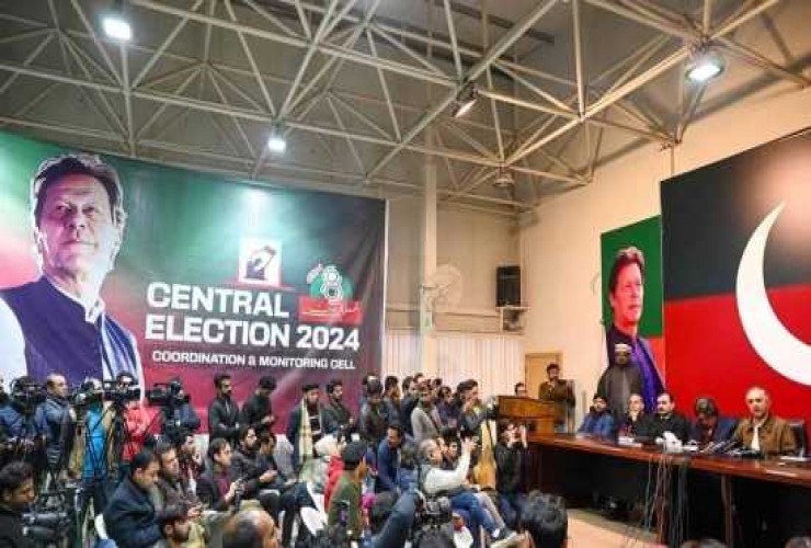 নির্বাচনের ফলাফল চ্যালেঞ্জ করে সুপ্রিম কোর্টে ইমরানের দল